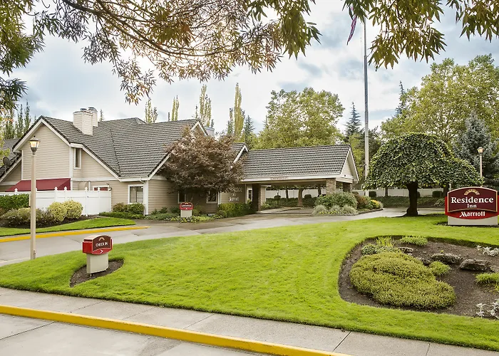 Ultimate Guide to Lake Oswego Hotels: Where Comfort Meets Convenience