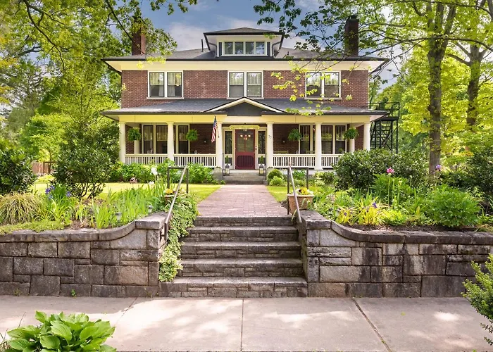 Best Pet Friendly Hotels in Asheville, NC