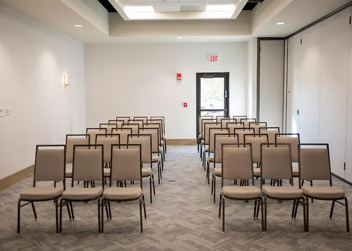 Top Hotels with Shuttle to Port Canaveral