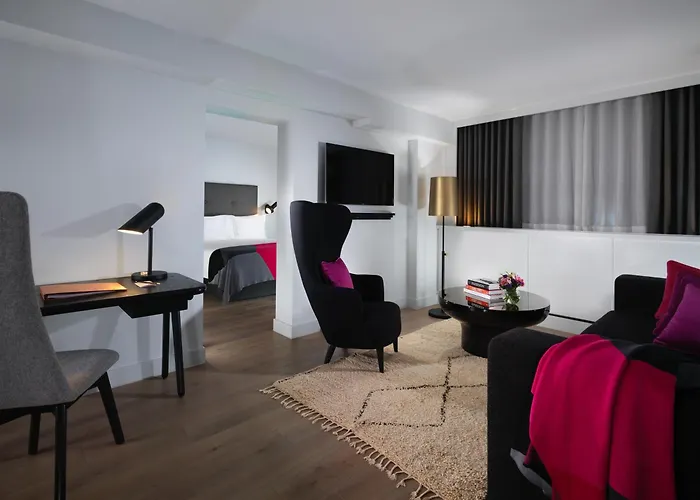 Best Hotels in London EC4