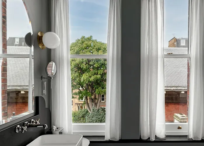 Unbeatable Hotels Near Drury Lane Theatre, London